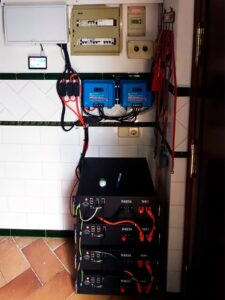 Controladores de carga solar Victron y baterías Pylontech