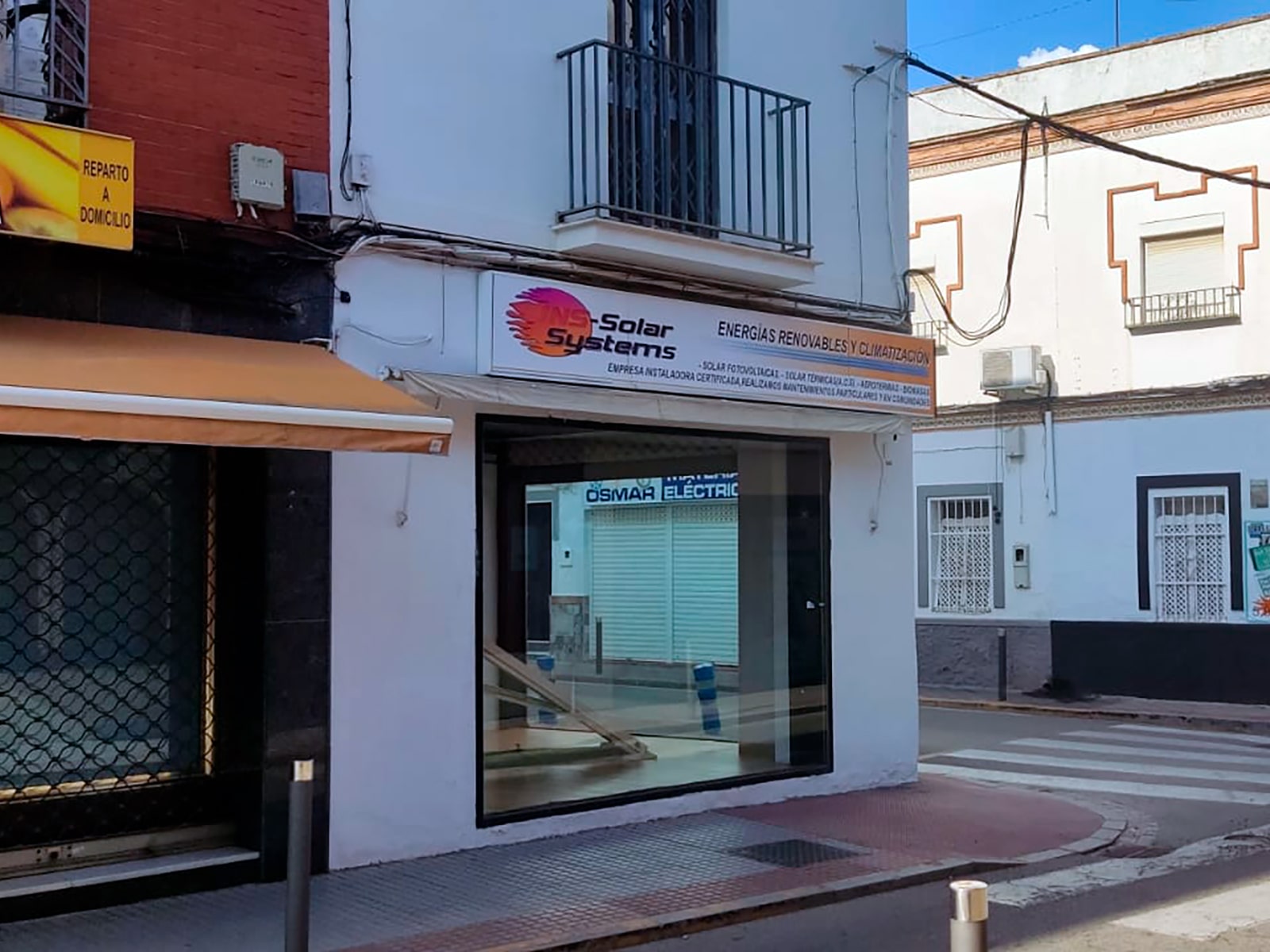 Exterior Calle Santa Maria Magdalena Tienda INS-SolarSystem Dos Hermanas